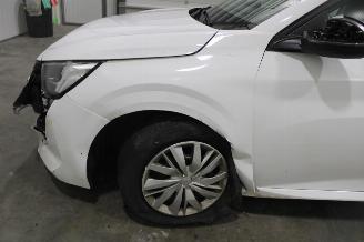 Peugeot 208  picture 5