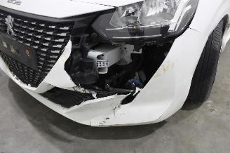 Peugeot 208  picture 6