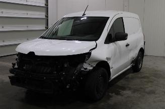 krockskadad bil auto Renault Kangoo  2025/2