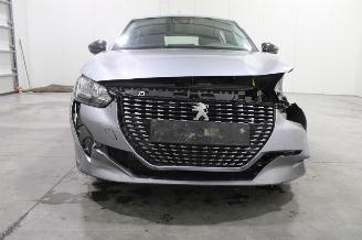 Peugeot 208  picture 6