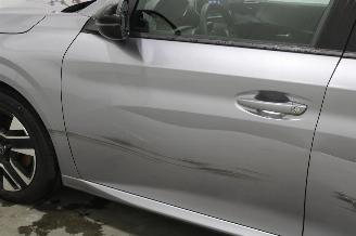 Peugeot 208  picture 6