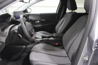 Peugeot 208  picture 10
