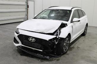 krockskadad bil auto Hyundai I-30 i30 2024/8