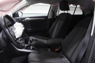 Volkswagen T-Roc  picture 11