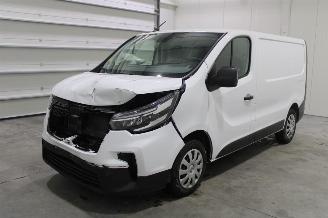 Vaurioauto  passenger cars Nissan Primastar  2024/11