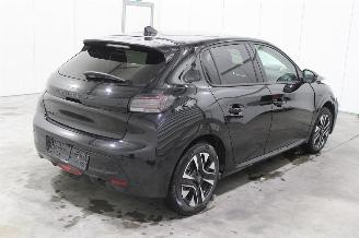 Peugeot 208  picture 3