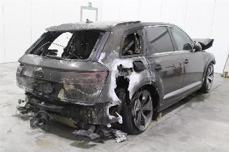 Audi Q7  picture 4