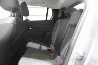 Peugeot 208  picture 12