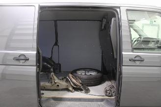 Volkswagen Transporter T6 picture 21