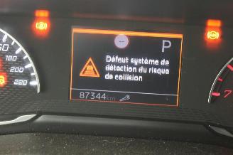 Peugeot 208  picture 13