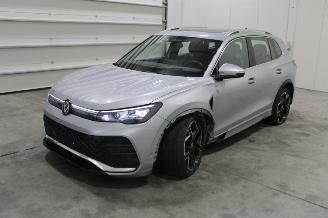 damaged passenger cars Volkswagen Tiguan  2025/6