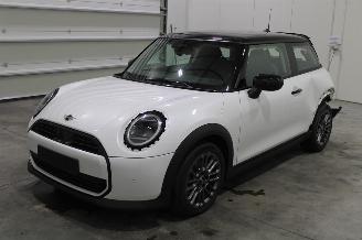 Schadeauto Mini Cooper C 2024/9