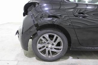 Peugeot 208  picture 6