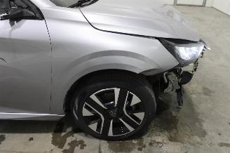 Peugeot 208  picture 8