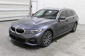 uszkodzony samochody osobowe BMW 3-serie 330 2021/3