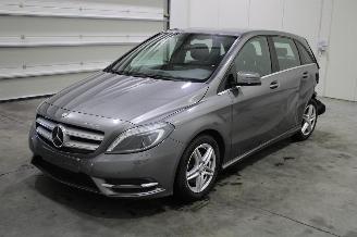 skadebil auto Mercedes B-klasse B 180 2013/9
