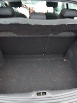 Peugeot 208  picture 16