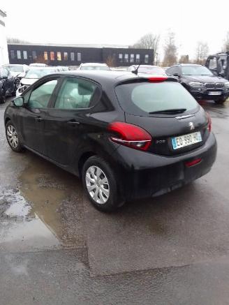 Peugeot 208  picture 5