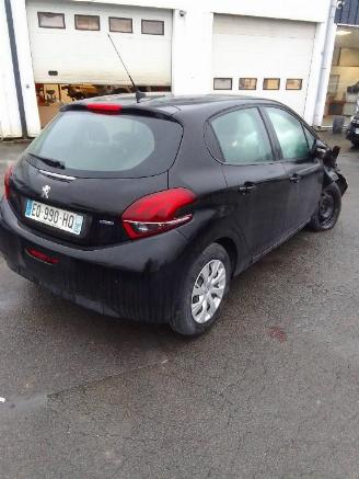 Peugeot 208  picture 4