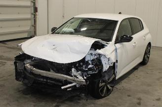 damaged passenger cars Peugeot 308  2023/6