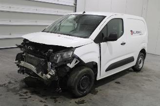 krockskadad bil auto Peugeot Partner  2021/7
