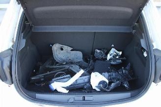 Peugeot e-208  picture 17