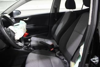 Kia Stonic  picture 11