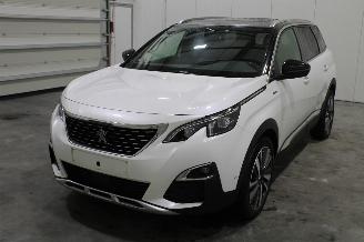 Damaged car Peugeot 5008  2020/6