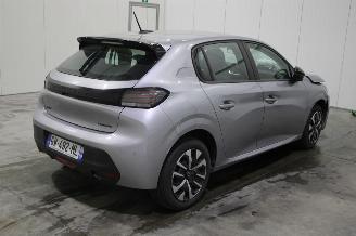 Peugeot 208  picture 3