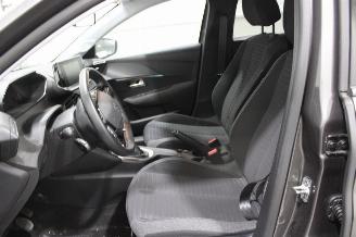 Peugeot 208  picture 9