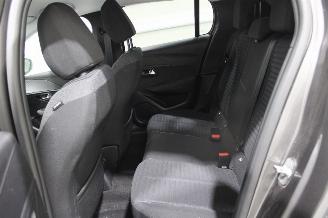Peugeot 208  picture 10