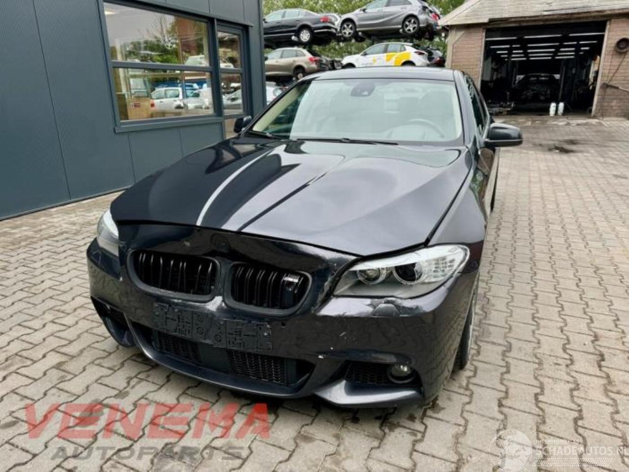 BMW 5-serie 5 serie (F10), Sedan, 2009 / 2016 550i V8 32V TwinPower Turbo