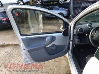 Peugeot 107 107, Hatchback, 2005 / 2014 1.0 12V picture 10
