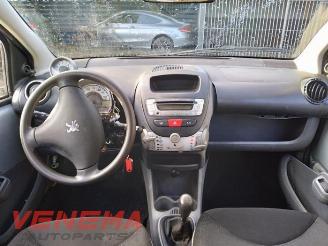 Peugeot 107 107, Hatchback, 2005 / 2014 1.0 12V picture 13