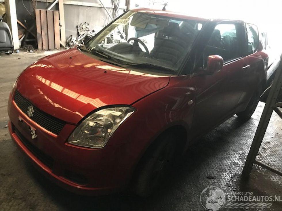 Suzuki Swift BENZINE - 1300CC