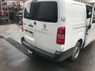 Damaged car Peugeot Expert Diesel - 2000 cc - 90kW 2017/8