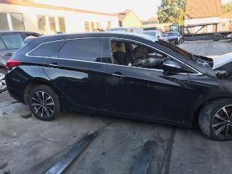 Salvage car Hyundai I-40 1700CC - DIESEL - 140KW 2016/1