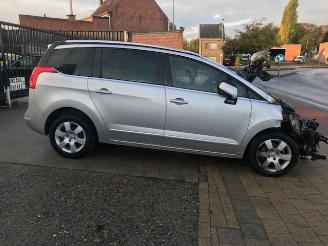 Salvage car Peugeot 5008 DIESEL - 1560CC - 84KW 2012/11