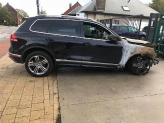 damaged passenger cars Volkswagen Touareg 3000CC - 193KW - DIESEL 2016/12