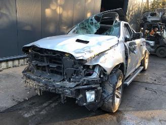 Salvage car Dodge Ram Pick Up hemi 2015/1