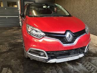 damaged passenger cars Renault Captur Xtreme 1500 diesel 81KW 2017/1