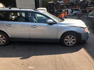 damaged passenger cars Volvo V-70 DIESEL - 2400CC - 120KW 2009/1