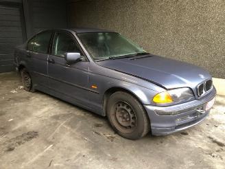 krockskadad bil auto BMW 3-serie  1999/1