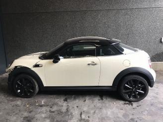 Mini Cooper Mini Coupe (R58) 1600CC benzine 88KW picture 4