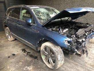 damaged passenger cars Volkswagen Tiguan 2000CC - DIESEL -AUTOMAAT 2019/1