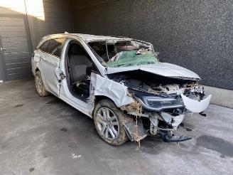 Coche siniestrado Opel Astra DIESEL - 1600CC - 81KW 2018/7