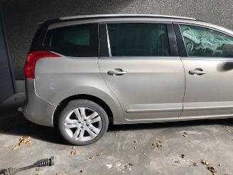 Salvage car Peugeot 5008 1600cc - diesel - 82kw 2011/11