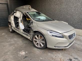 Volvo V-40 2000CC - DIESEL - 88KW picture 2