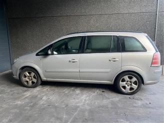 Opel Zafira  picture 2