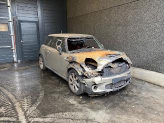 Salvage car Mini Cooper S 1.6 16V Cooper S Hatchback  Benzine 1.598cc 128kW (174pk) FWD 2006-10/2010-02 (MF71; MF72; MF73) 2007/1